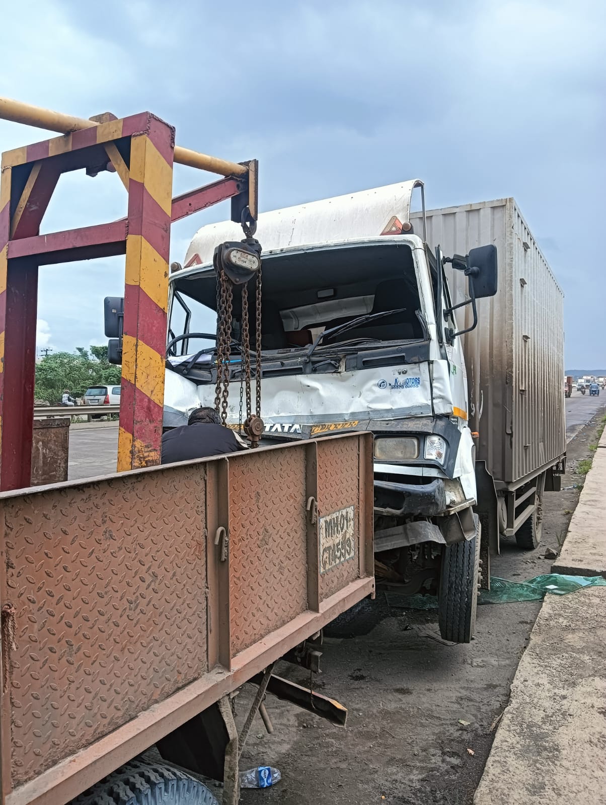 Siddhivinayak Towing team preparing to recover a large, damaged commercial truck from a roadside accident site.